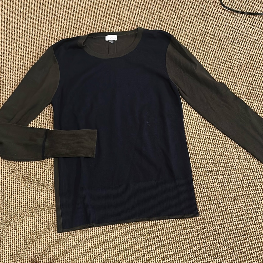 Long sleeve fitted sweater